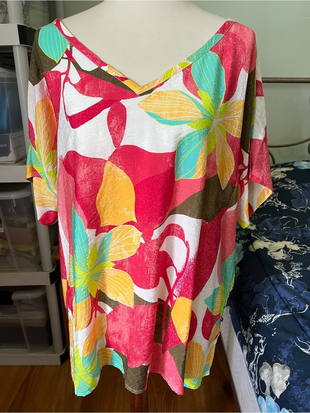 Escape by Habitat Women's Tropical Large Floral V-Neck Oversized Resort Top